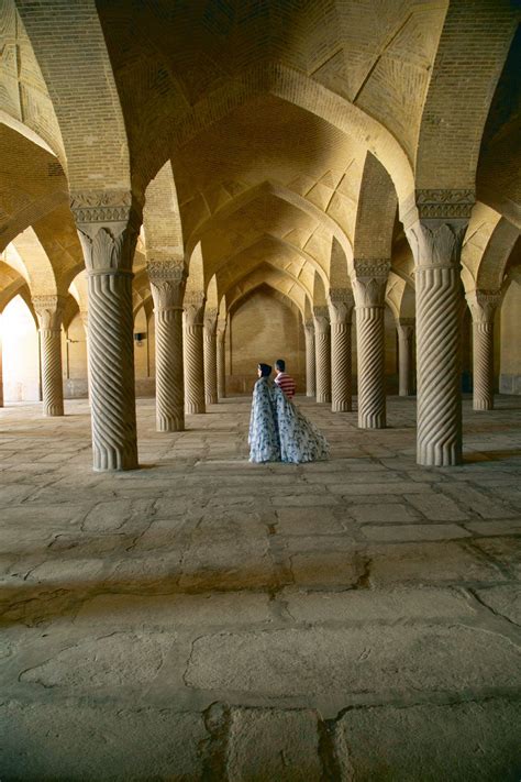 “The Mosque of Sultan Mehmet” – An Ottoman Masterpiece Filled With Intricate Detail and Dreamlike Atmosphere!