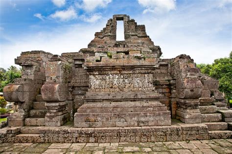 The Candi Jago Sculpture: A Monument to Exquisite Craftsmanship and Spiritual Depth!